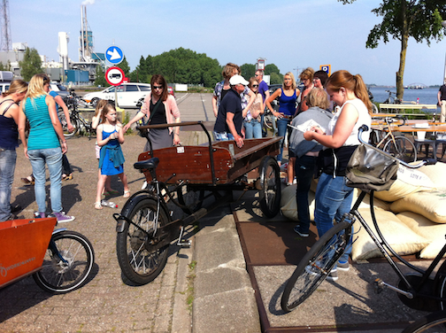 bike carts getting loads of organic sail-transported cacao