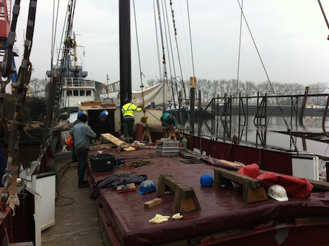 Avontuur midships. The work goes on quickly - photo Jan Lundberg