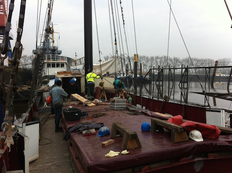 Avontuur midships. The work goes on quickly - photo Jan Lundberg