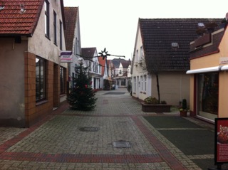 Elsfleth, Germany. A main streets during siesta - photo Jan Lundberg