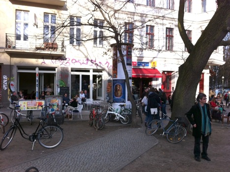 Berliners like to come relax by a Kanal via foot or bike; photo Jan Lundberg