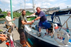 Loading peas from cargo bike to sailboat on Sauvie Island last summer.